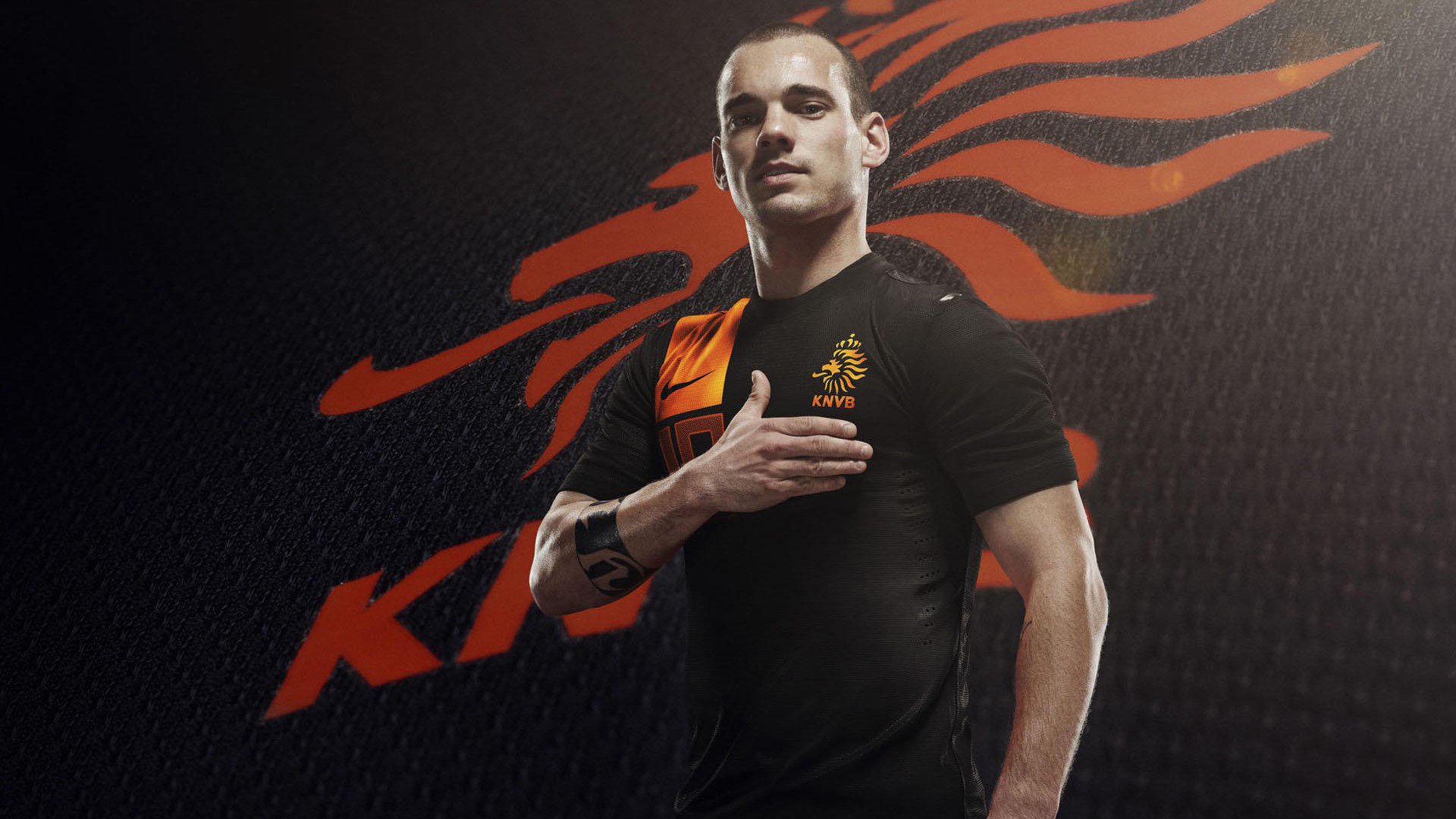 德甲中场密集包夹，压制对手核心球员，德甲的球场