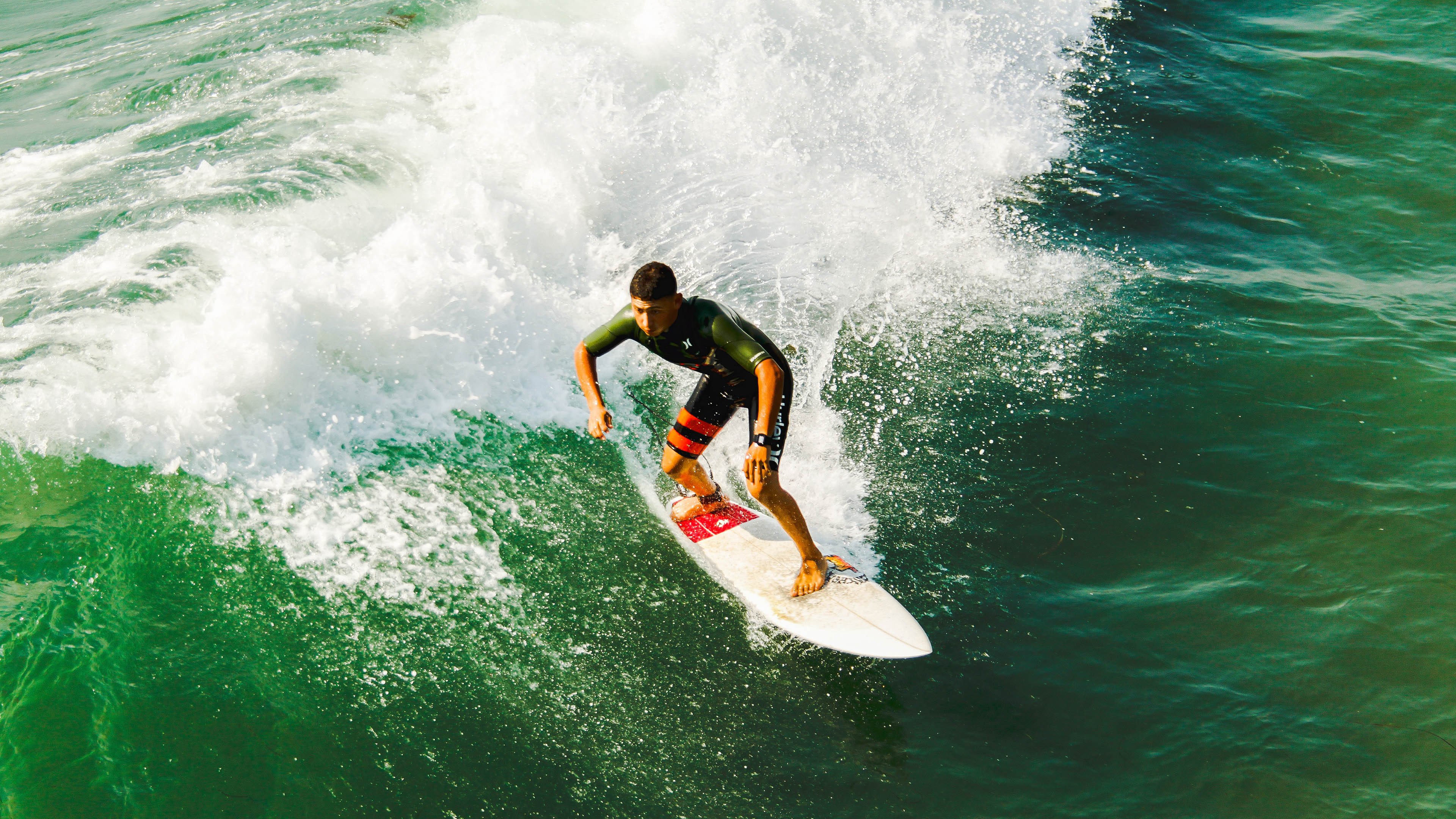 香港队努力冲击主力阵容，青年才俊崭露头角，香港队比赛